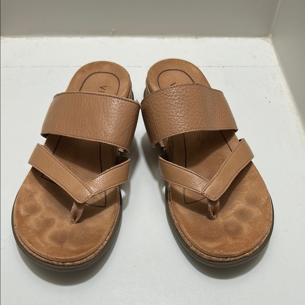 Vionic Tan Leather Marvina Sandals size 8